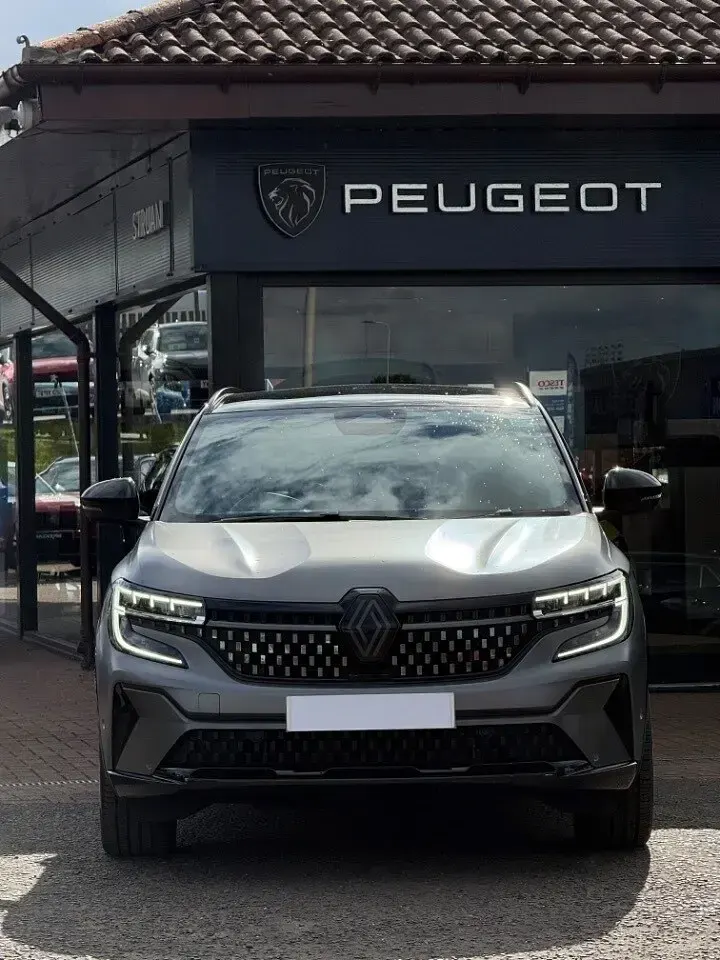 Used Renault Austral Iconic Esprit Alpine 200 HP (147 kW) 2023 Grey/black SUV