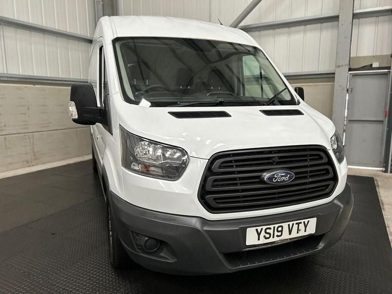 Usado Ford Transit 130 HP (95 kW) 2019 Branco Van