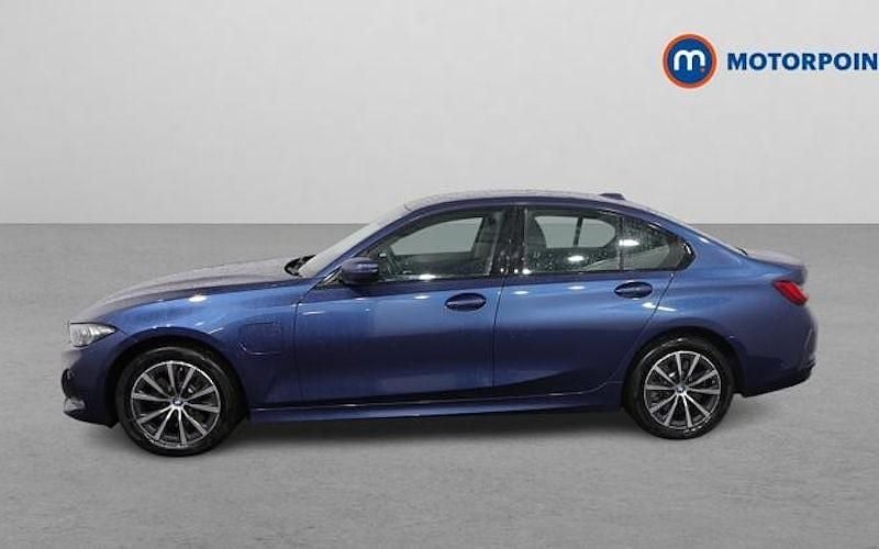 Used BMW 330e Sport Line 292 HP (214 kW) 2024 Blue Sedan