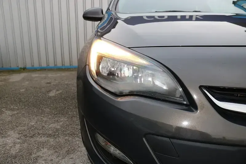 Used Vauxhall Astra 95 HP (69 kW) 2014 Grey Hatchback