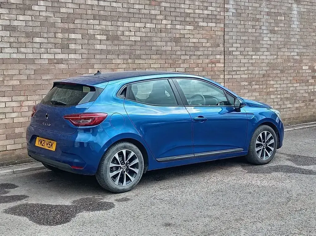 Used Renault Clio Iconic 100 HP (73 kW) 2021 Blue Hatchback