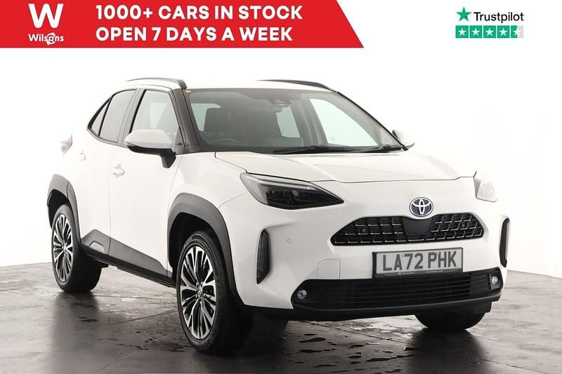 White Used 2023 Toyota Yaris Hybrid Hatchback | £22,399 (Expensive) - Image 1/4