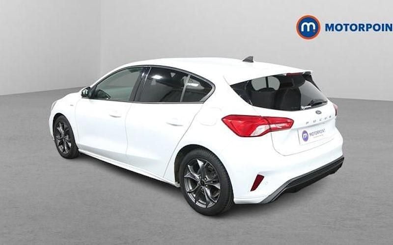 Used Ford Focus ST-Line 125 HP (91 kW) 2021 White Hatchback