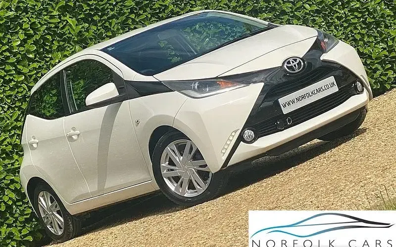 Used Toyota Aygo x-press 69 HP (50 kW) 2016 Hatchback