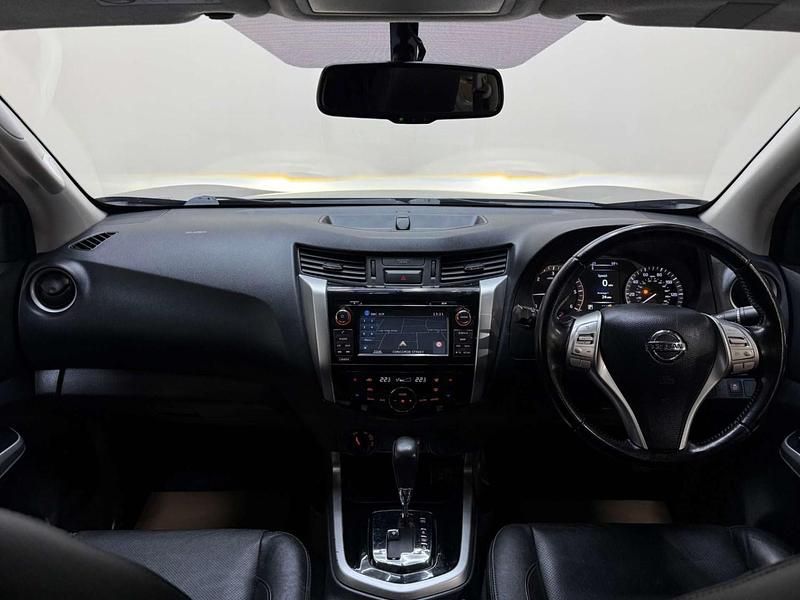 Używany Nissan Navara Tekna 190 KM (139 kW) 2019 Szary Pickup