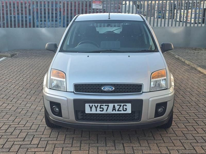 Used Ford Fusion Zetec 99 HP (72 kW) 2007 Silver Hatchback