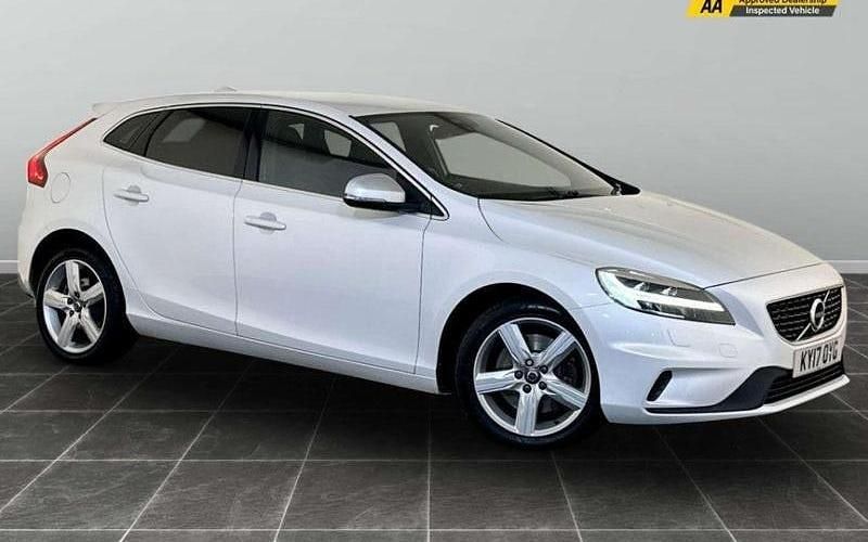 White Used 2017 Volvo V40 R-Design Hatchback | £10,995 (Fair price) - Image 1/2
