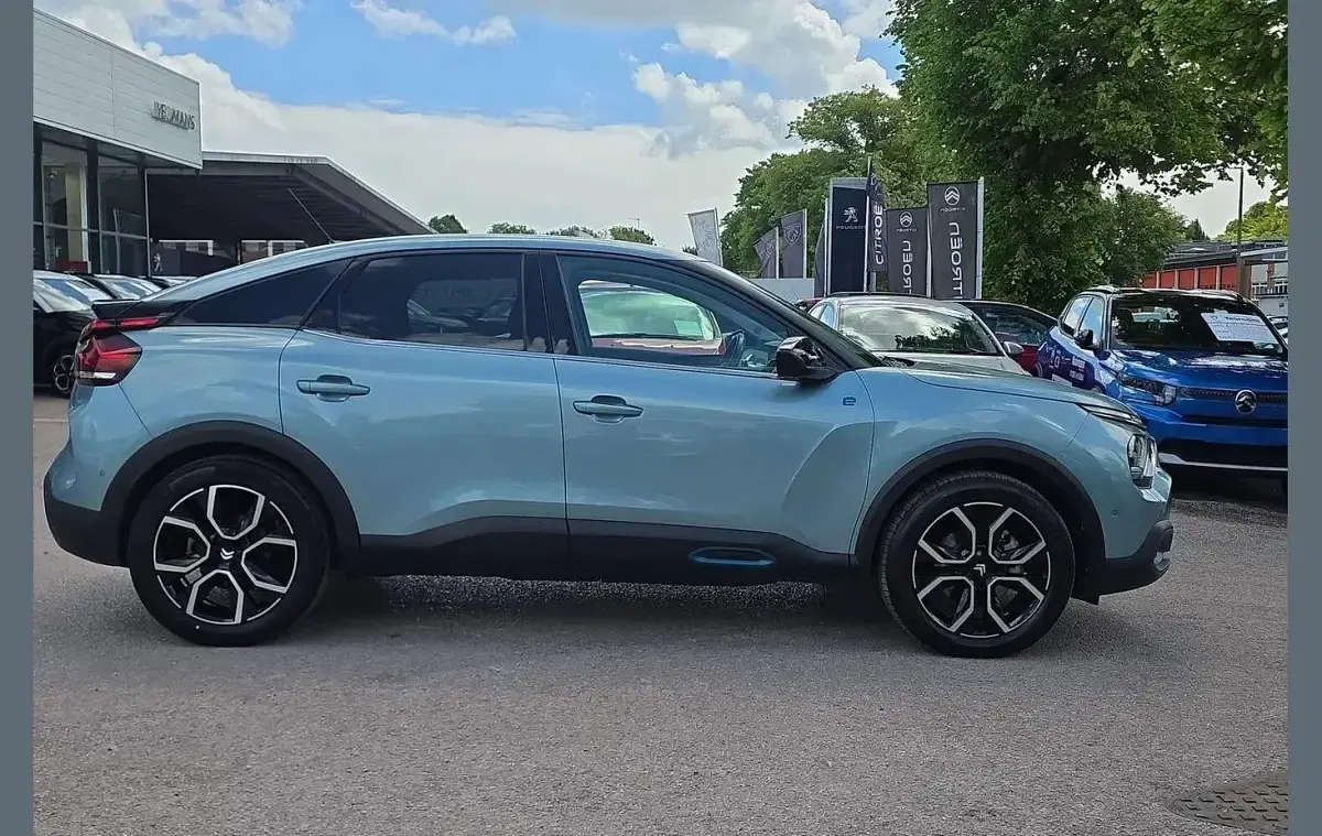 Used Citroën e-C4 Shine 100 kW (136 HP) 2023 Blue Hatchback