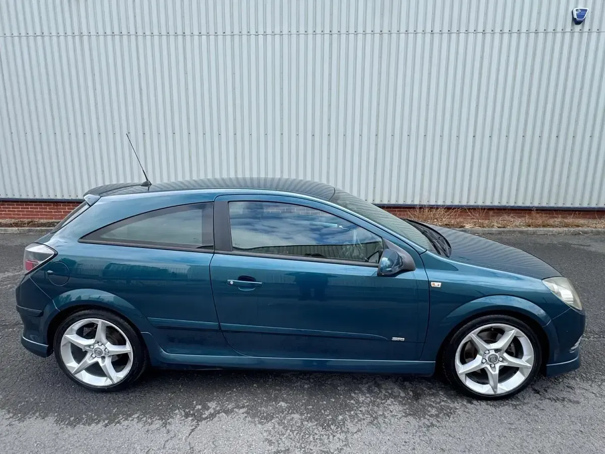 Used Vauxhall Astra Sport 150 HP (110 kW) 2007 Turquoise Hatchback