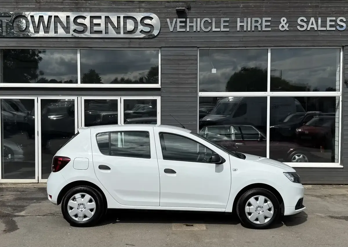 Used Dacia Sandero Essentiel 90 HP (66 kW) 2019 White Hatchback