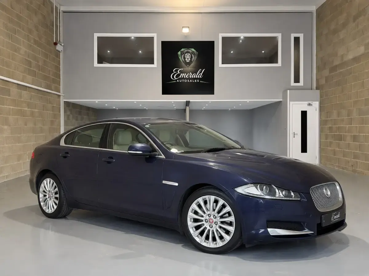 Used Jaguar XF Luxury 200 HP (147 kW) 2014 Blue Sedan