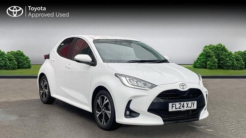 Pure white Used 2024 Toyota Yaris Hybrid Design Hatchback | £18,190 (Super price) - Image 1/4