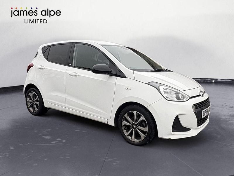 Used Hyundai i10 67 HP (49 kW) 2019 White Hatchback
