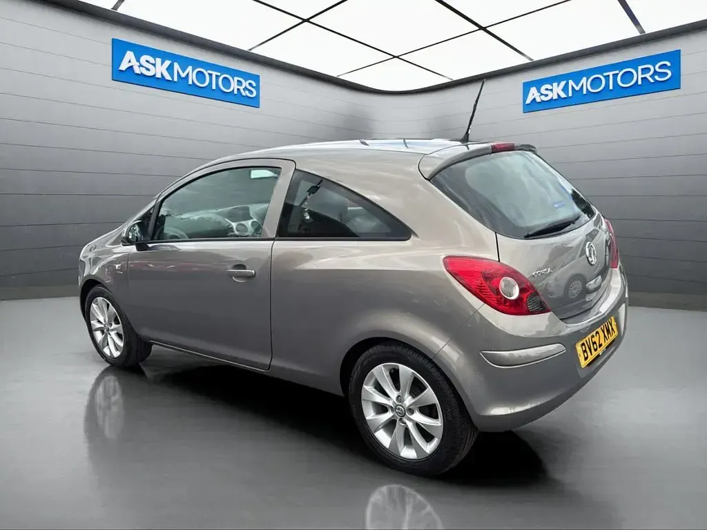 Used Vauxhall Corsa Active 85 HP (62 kW) 2012 Brown Hatchback