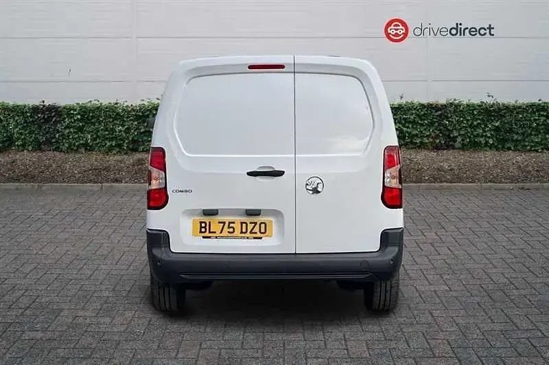 Nouă Vauxhall Combo S 100 CP (73 kW) 2025 Alb Monovolum