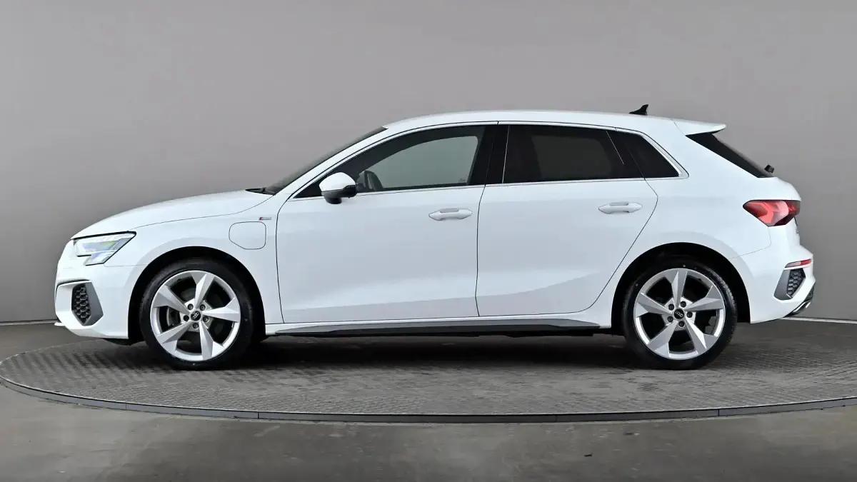 Used Audi A3 e-tron S-Line 204 HP (150 kW) 2022 White Hatchback