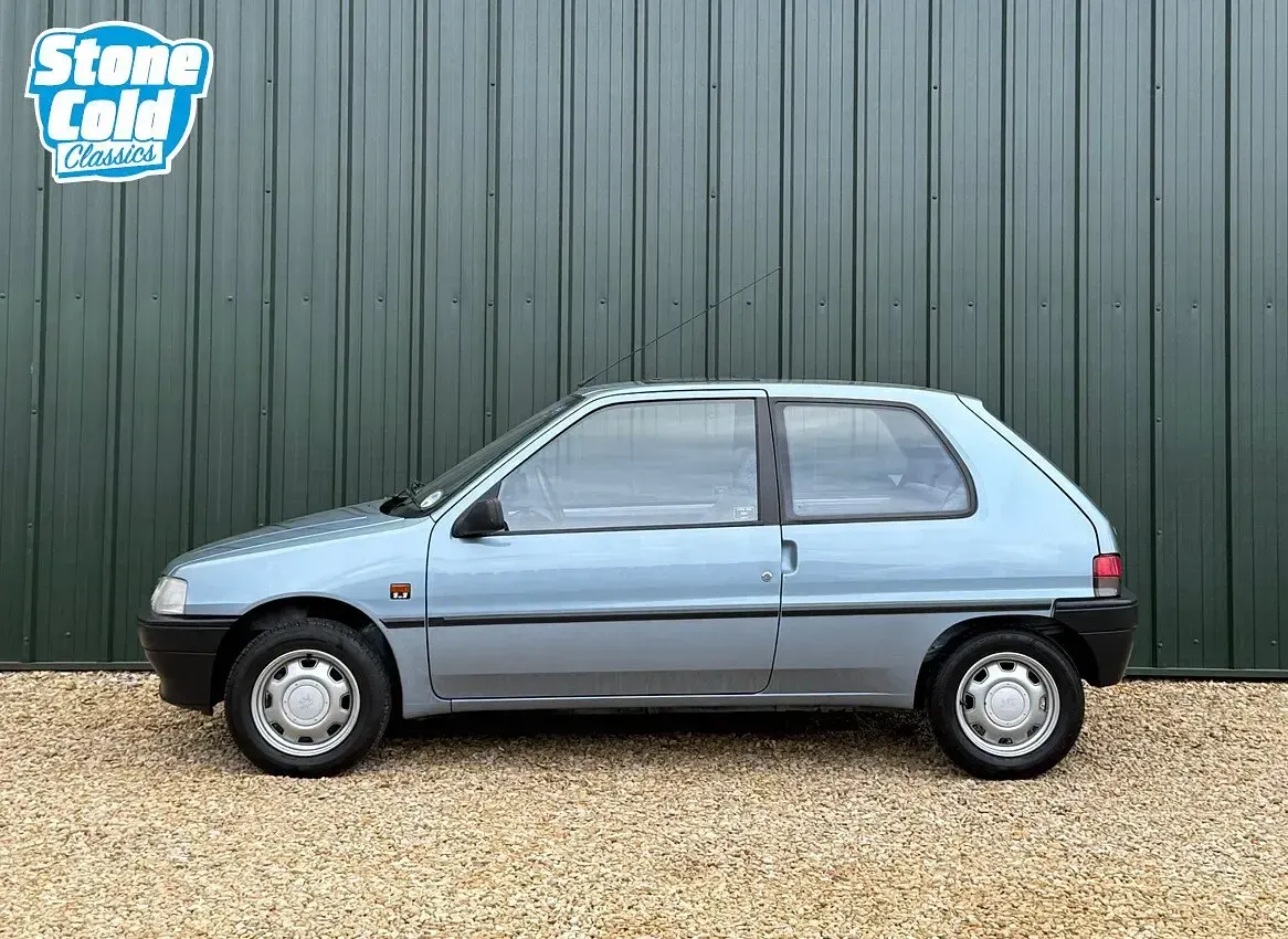 Used Peugeot 106 60 HP (44 kW) 1993 Blue Hatchback