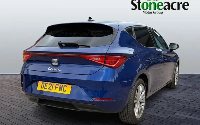Used Seat Leon SE Dynamic 110 HP (80 kW) 2023 Blue Hatchback