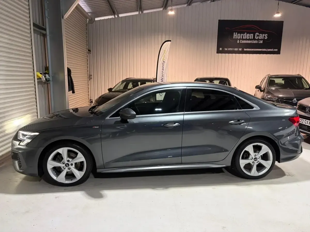 Begagnad Audi A3 S-Line 150 HK (110 kW) 2020 Grå Sedan