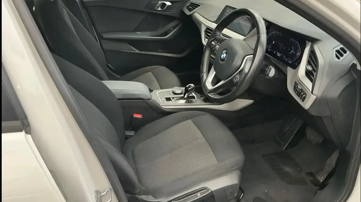 Begagnad BMW 116 Comfort Edition 2022 Vit Halvkombi