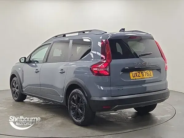 Used Dacia Jogger Extreme 141 HP (103 kW) 2025 Grey MPV
