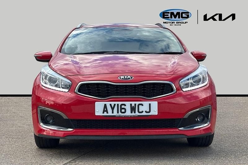 Used Kia Ceed 118 HP (86 kW) 2016 Red Hatchback