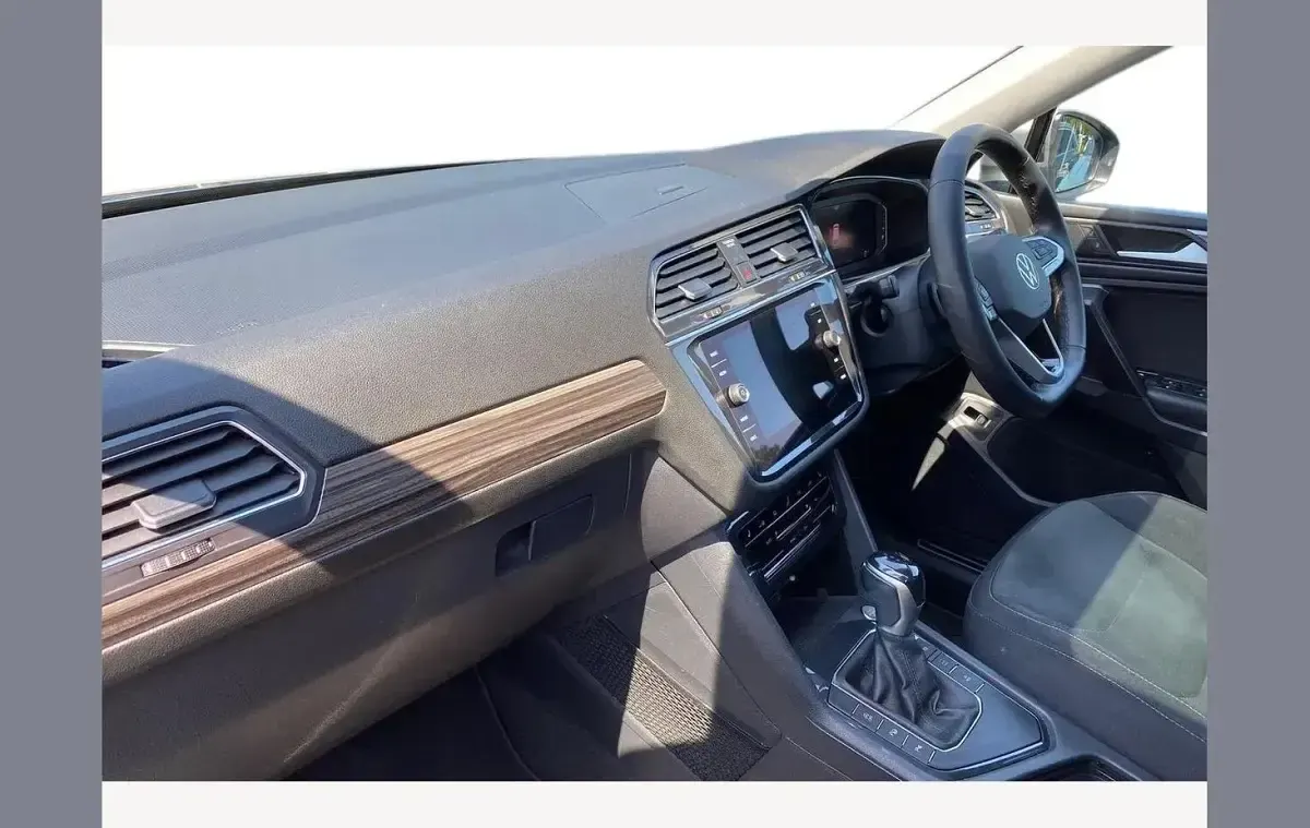 Used VW Tiguan Allspace Elegance 150 HP (110 kW) 2023 Silver SUV