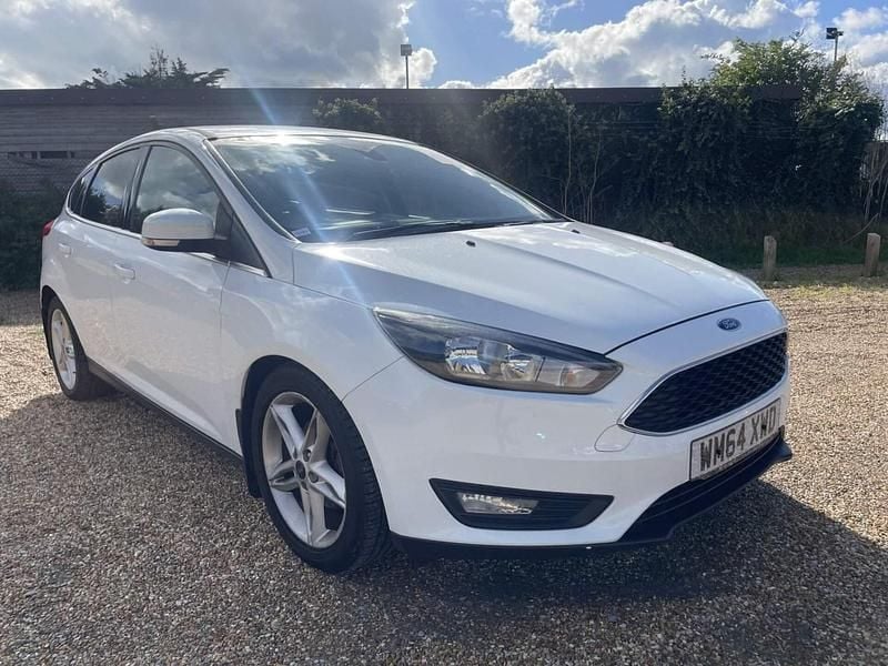 Used Ford Focus Zetec 115 HP (84 kW) 2015 White Hatchback