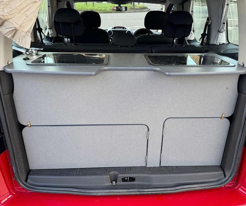 Used Peugeot TePee S 92 HP (67 kW) 2012 Red MPV