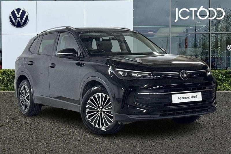 Black Used 2025 VW Tiguan Match SUV | £31,260 (Expensive) - Image 1/4