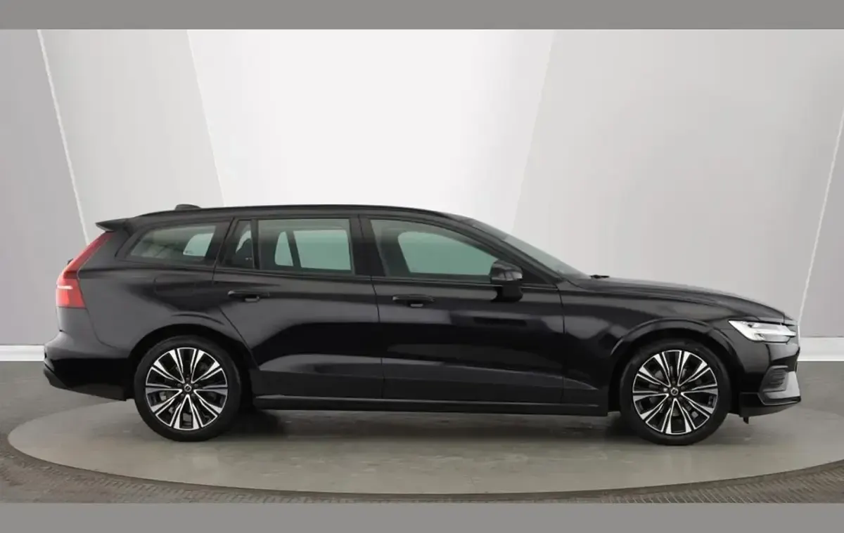 Used Volvo V60 Core 161 HP (118 kW) 2023 Black Estate
