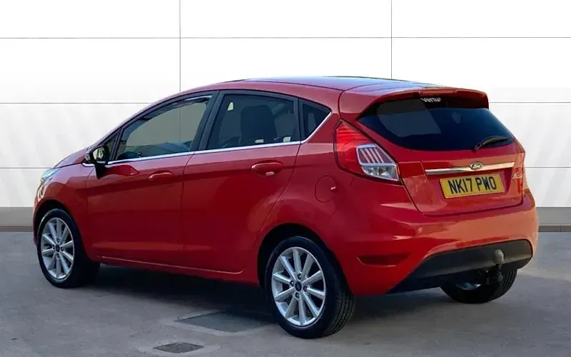 Used Ford Fiesta Titanium 75 HP (55 kW) 2017 Red Hatchback