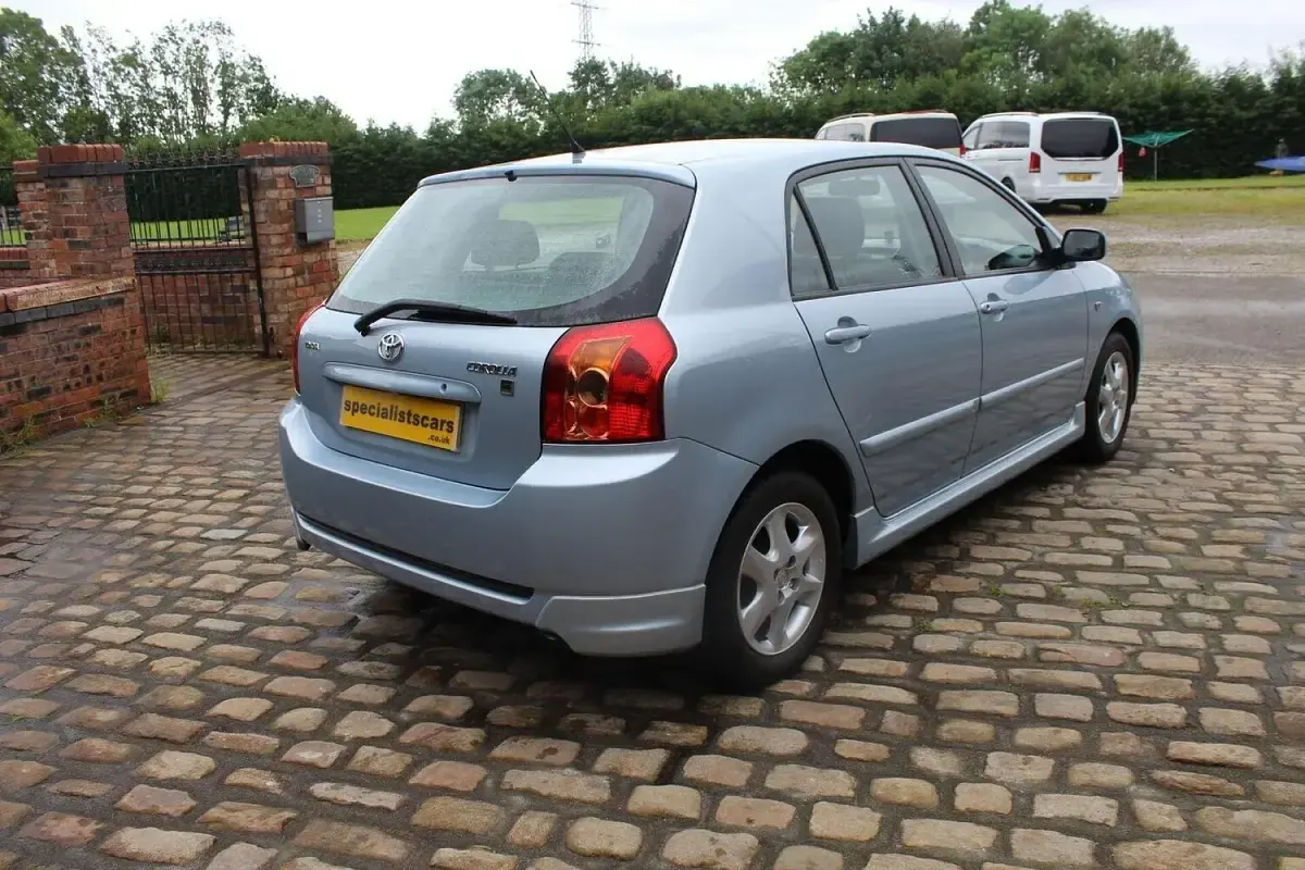 Used Toyota Corolla 110 HP (80 kW) 2006 Blue Hatchback