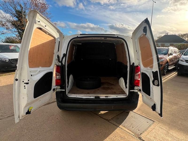 Used Peugeot Partner 131 HP (96 kW) 2020 White MPV