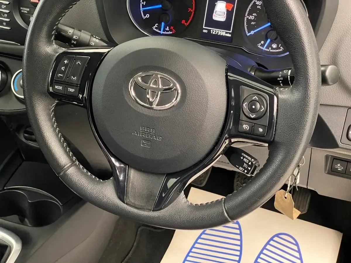 Used Toyota Yaris 111 HP (81 kW) 2019 Red Hatchback