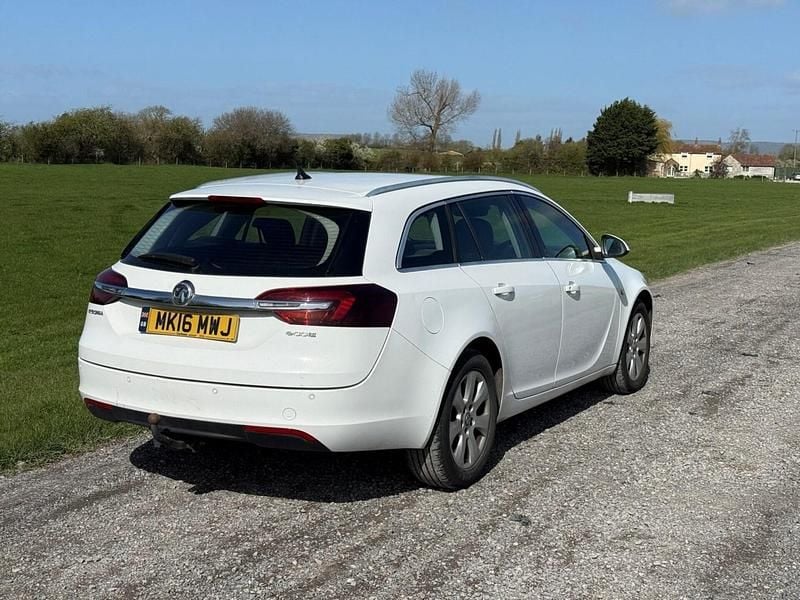 Used Vauxhall Insignia S 136 HP (100 kW) 2016 White Estate