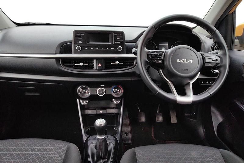 Used Kia Picanto 66 HP (48 kW) 2023 Yellow Hatchback