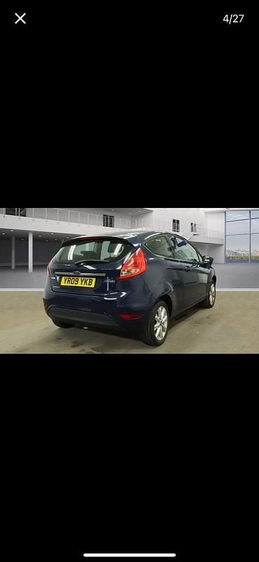 Usado Ford Fiesta Zetec 70 HP (51 kW) 2009 Azul Citadino
