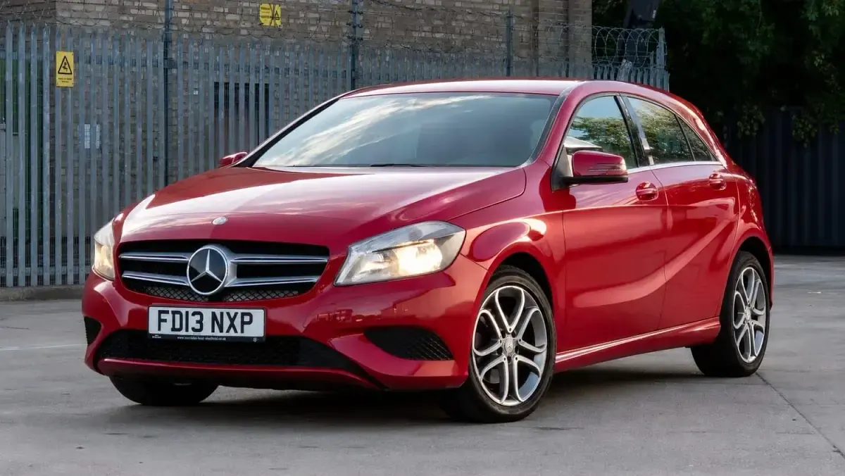 Used Mercedes A180 122 HP (89 kW) 2013 Red Hatchback