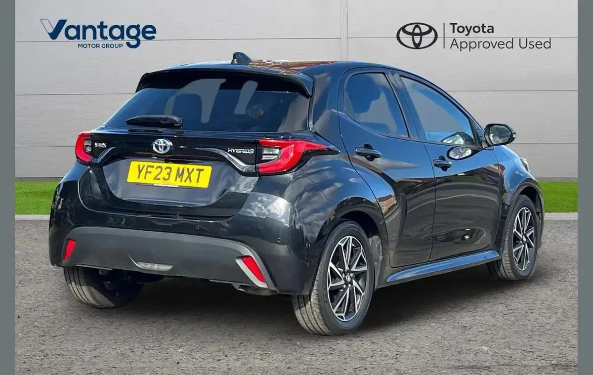 Used Toyota Yaris Design 113 HP (83 kW) 2023 Black Hatchback