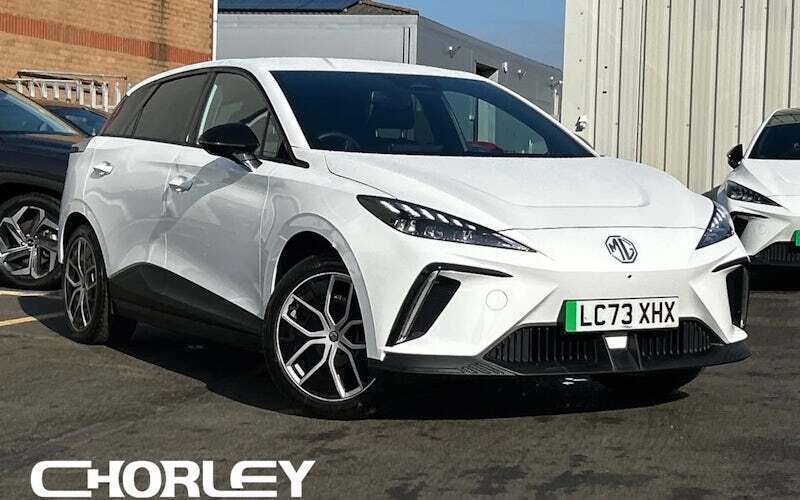 Used 2024 MG MG4 EV Trophy Hatchback | £19,395 (Fair price) - Image 1/4