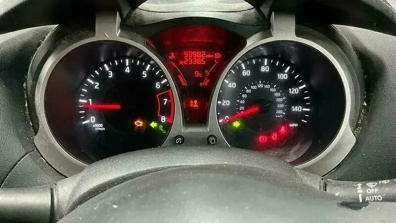 Used Nissan Juke Tekna 115 HP (84 kW) 2015 Silver SUV