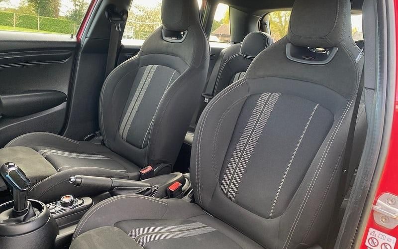 Used Mini Cooper Hatch 136 HP (100 kW) 2019 Red Hatchback