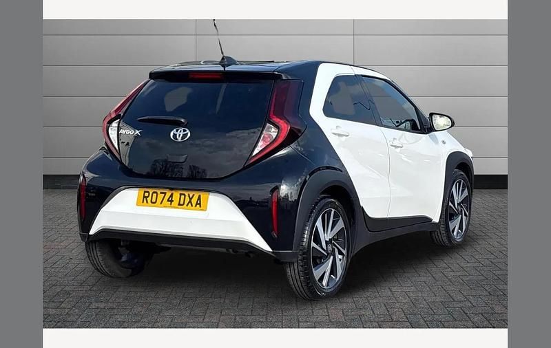 Used Toyota Aygo X 72 HP (52 kW) 2024 White SUV