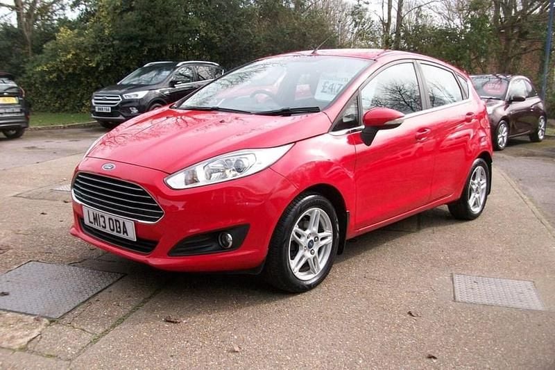 Used Ford Fiesta Zetec 82 HP (60 kW) 2013 Red Hatchback