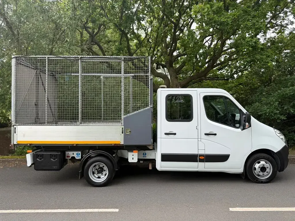 Used Vauxhall Movano 145 HP (106 kW) 2017 White MPV