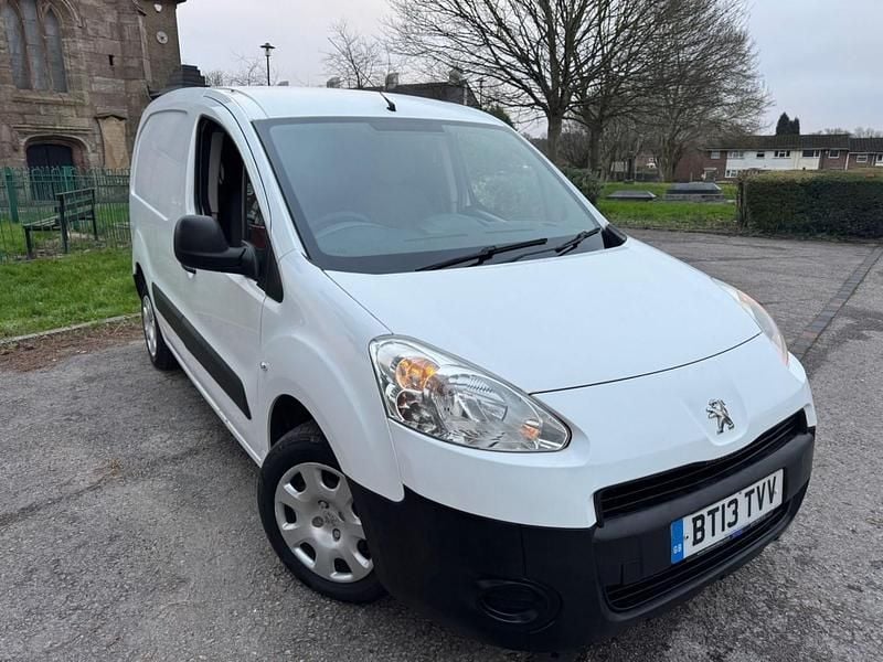 White Used 2013 Peugeot Partner S MPV | £2,495 (Good price) - Image 1/4