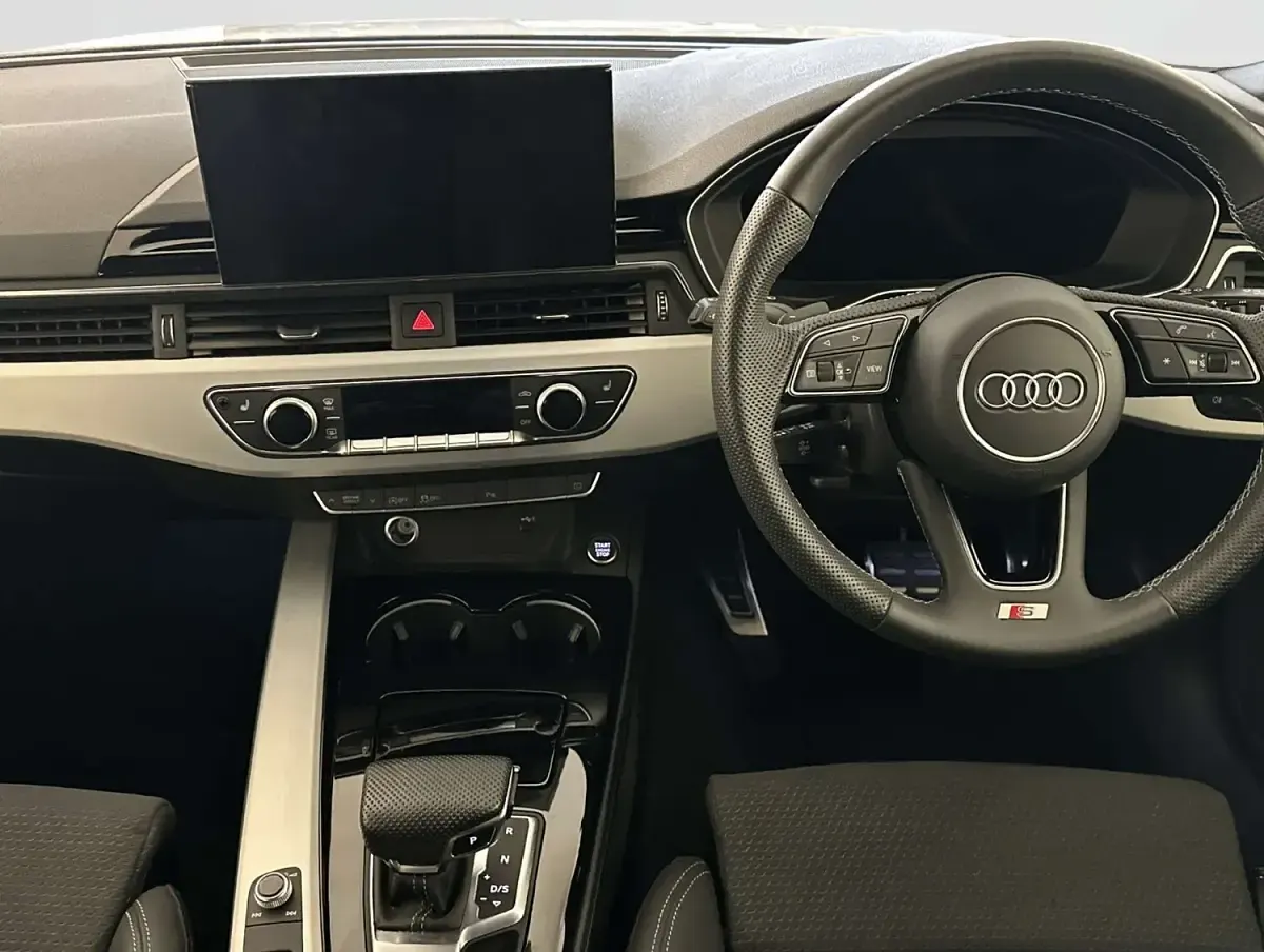 Used Audi A4 S-Line 204 HP (150 kW) 2024 White Estate