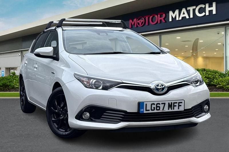 White Used 2017 Toyota Auris Hybrid Hatchback | £12,600 (Fair price) - Image 1/4