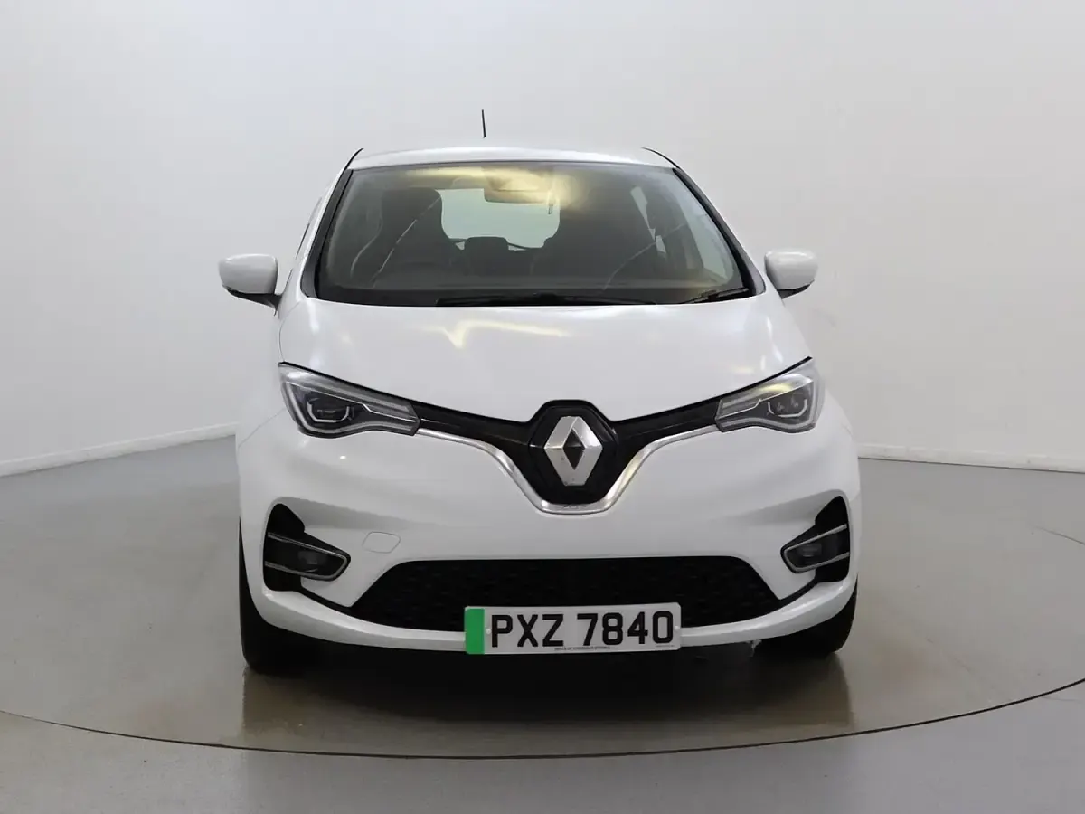 Used Renault Zoe Iconic 100 kW (136 HP) 2021 White Hatchback